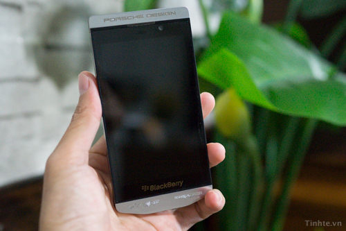 photos of blackbery z10 porsche design leak-01