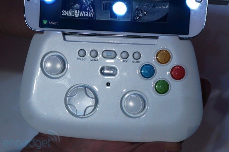 samsung-shows-off-prototype-wireless-game-pad-02