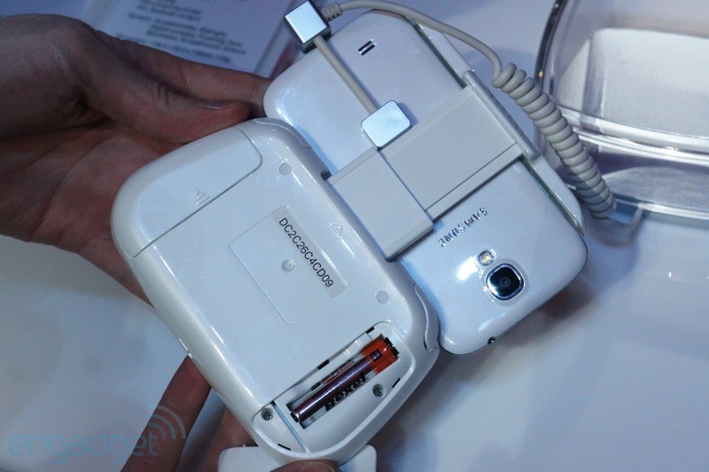 samsung-shows-off-prototype-wireless-game-pad-04