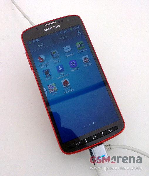 see the samsung galaxy s4 active for the first time-01