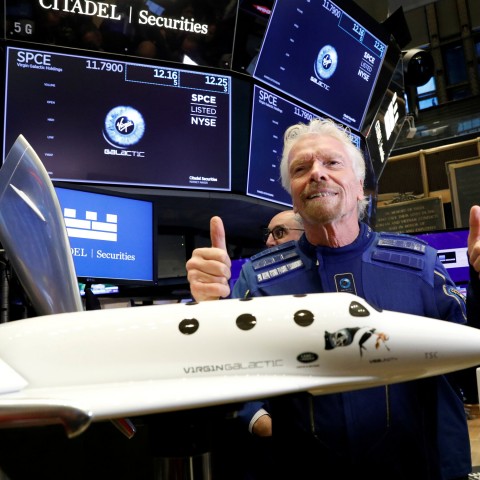 Virgin Galactic تعلن عن مقاعد مجانية في رحلتها الفضائية القادمة