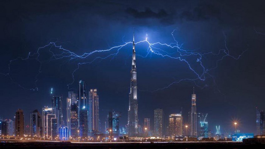دبي تستخدم طائرات الدرون لتعزيز هطول الأمطار الاصطناعية