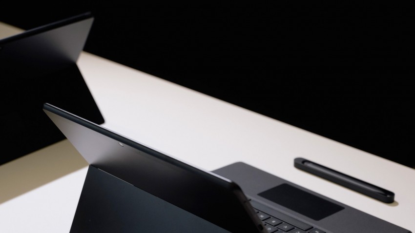 شركة Microsoft قد تقدم منافسها الحقيقي لـ Apple MacBook في سبتمبر!