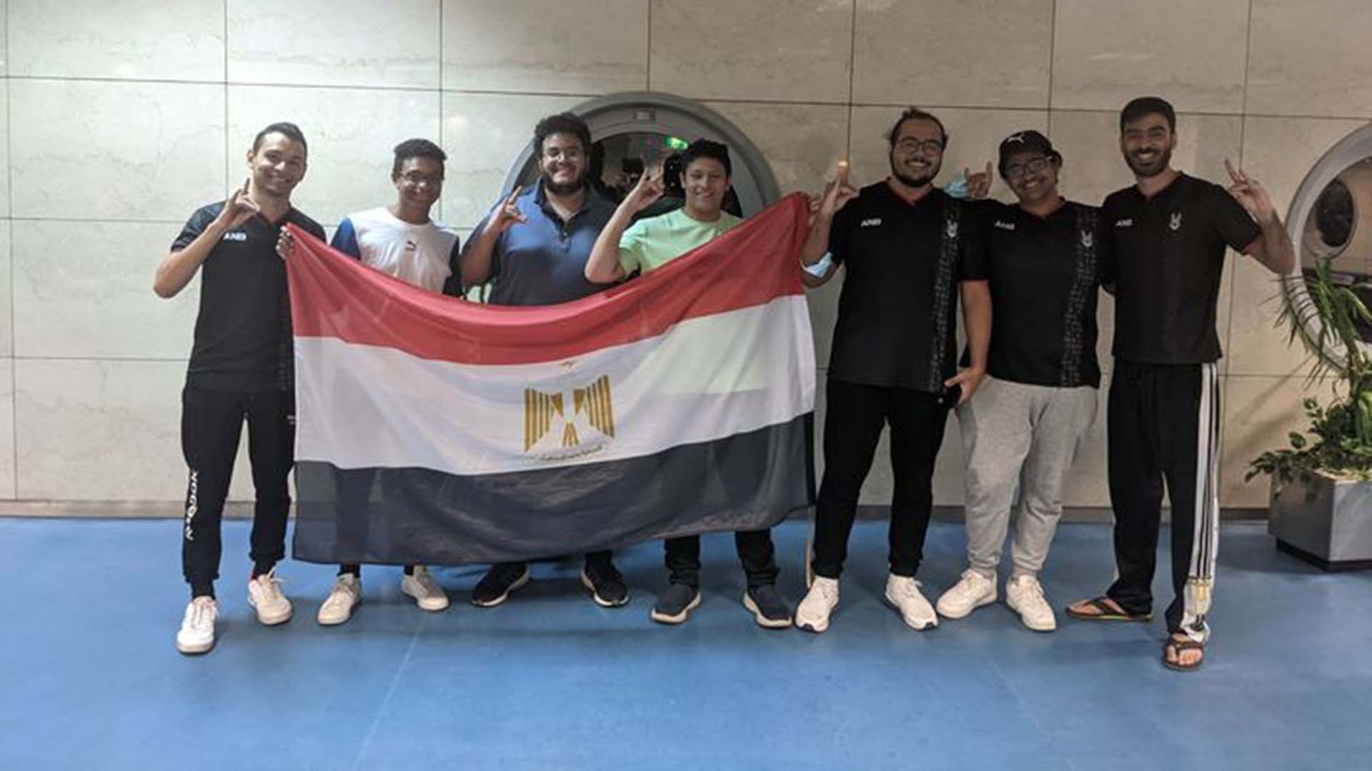 روستر فالورانت أنوبيس