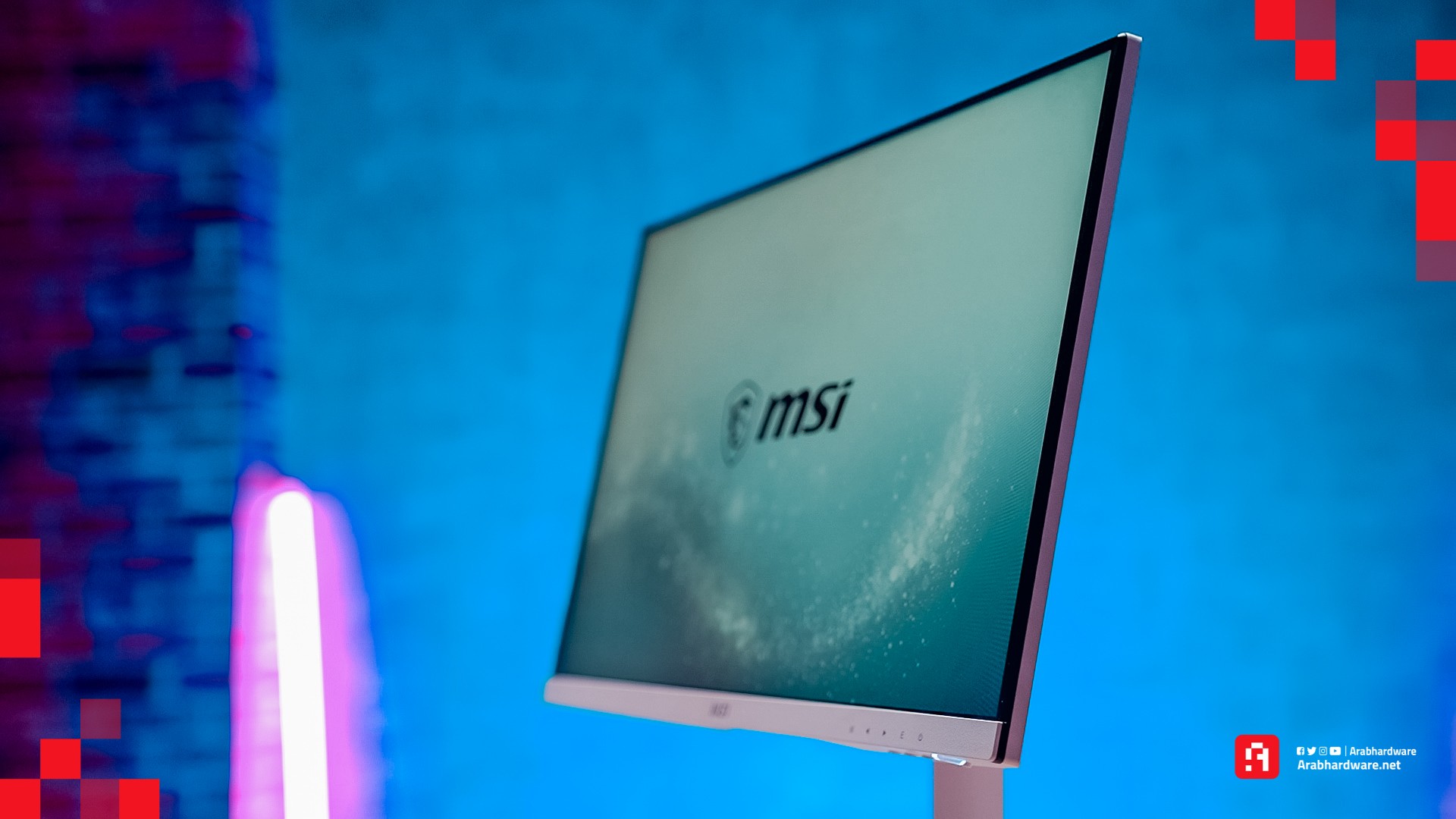 شاشة MSI Moden MD241P من الجانب