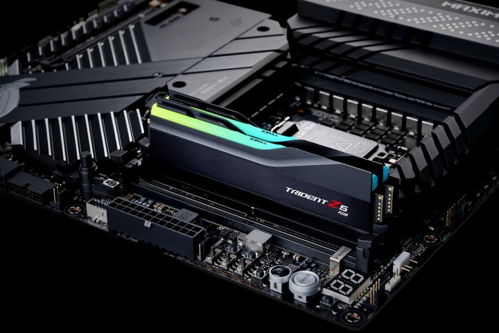 G.SKILL تحطم رقم قياسي للذاكرة DDR5-8704 مع لوحة ASUS ROG Z690 APEX
