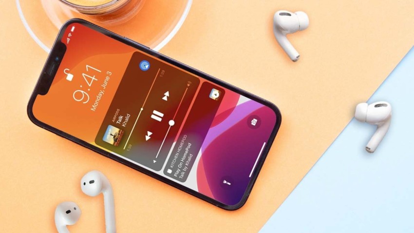 كيفية توصيل زوجين من AirPods بهاتف واحد ومشاركة الموسيقى