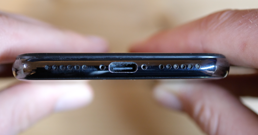 أول آيفون في العالم بمنفذ USB-C وصل سعره لأكثر من 100 ألف دولار