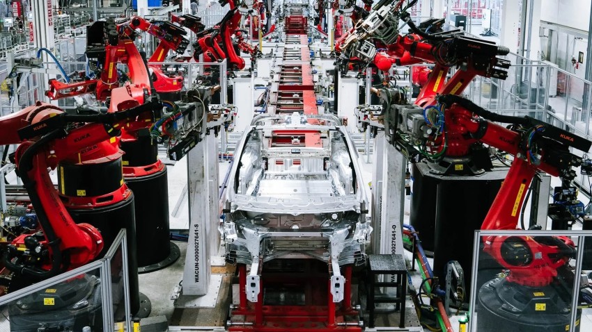 شركة Tesla تُصبح أول صانع سيارات يبيع 2 مليون مركبة كهربائية