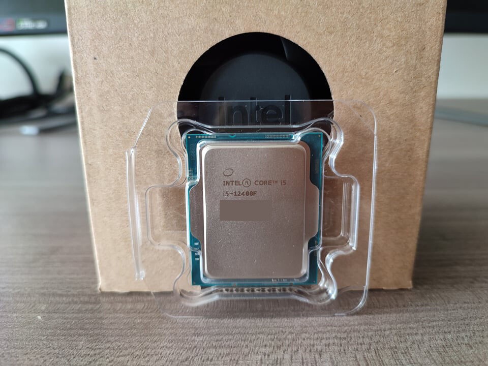 معالج Intel Core i5-12400F يتم بيعه بالفعل في بيرو