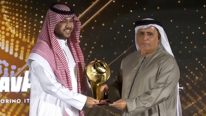 مساعد الدوسري يفوز بجائزة أفضل لاعب في العالم للرياضات الإلكترونية