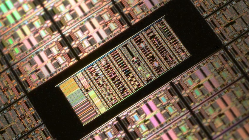 Intel تعمل على تقنية تصميم جديدة قد تزيد عدد الترانزستور مع دِقَّة 2nm