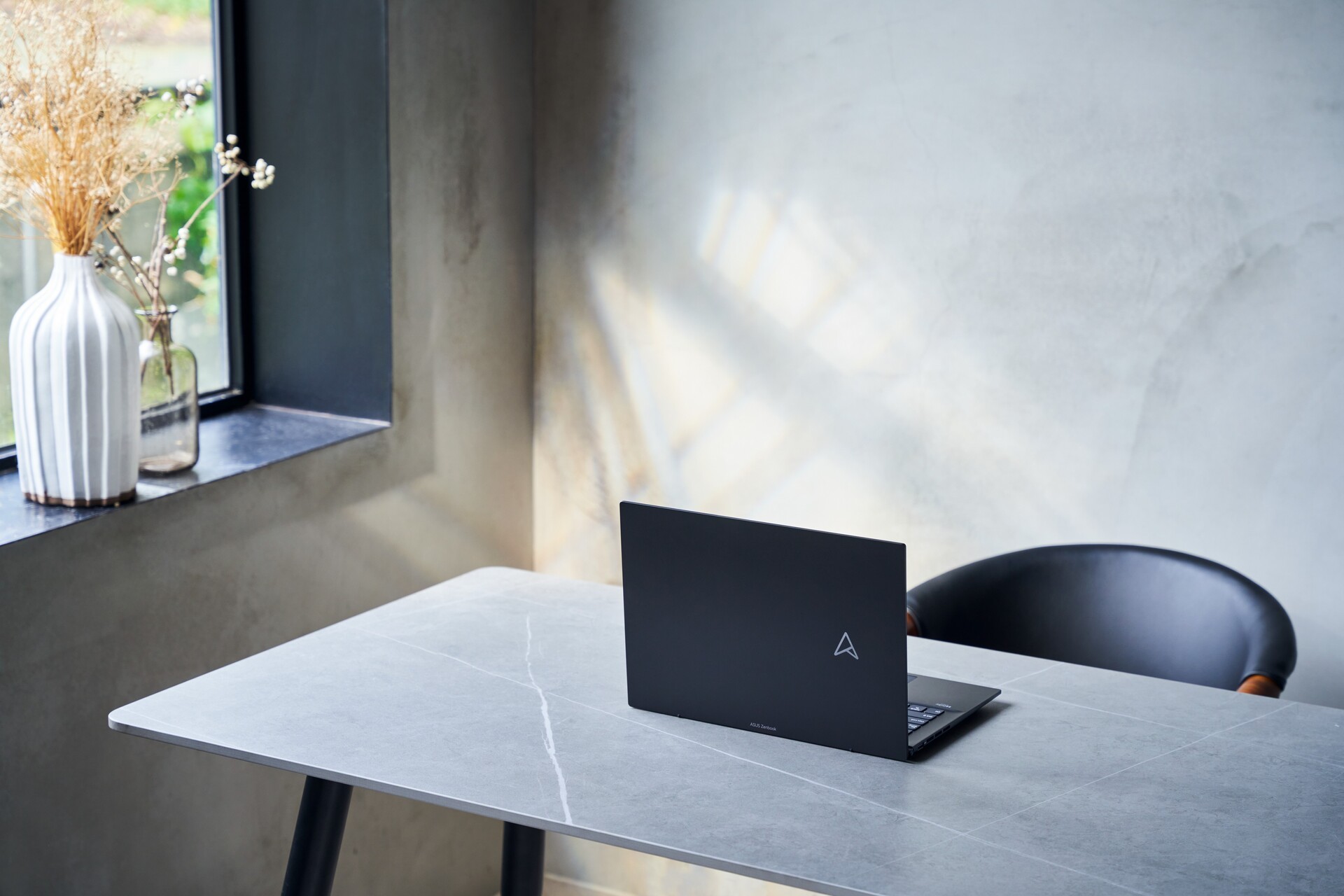 CES 2022: شركة ASUS تُقدّم أجهزة اللاب توب من طُرز Zenbook 2022