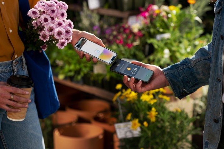 ابل تعلن عن تقنية الدفع اللاتلامسية "Tap to Pay" عبر آيفون