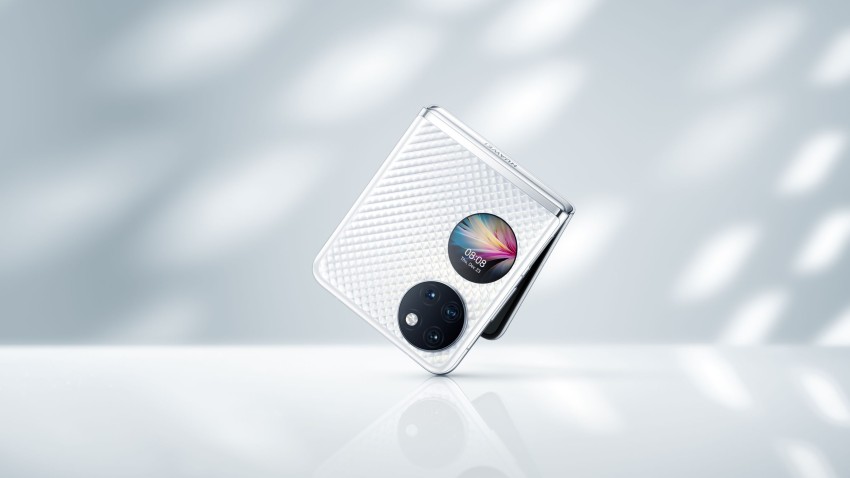 هاتف HUAWEI P50 Pocket القابل للطي يرسي معايير جديدة للابتكار والفخامة