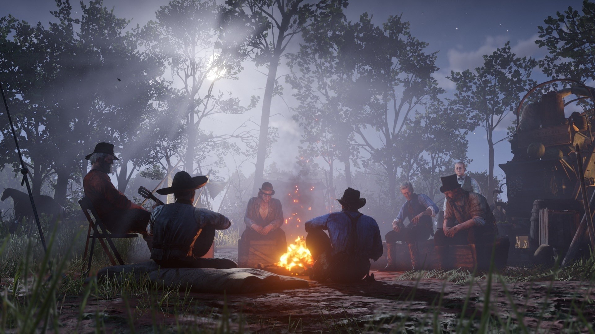مجموعة في الغابة يجلسون حول النار
