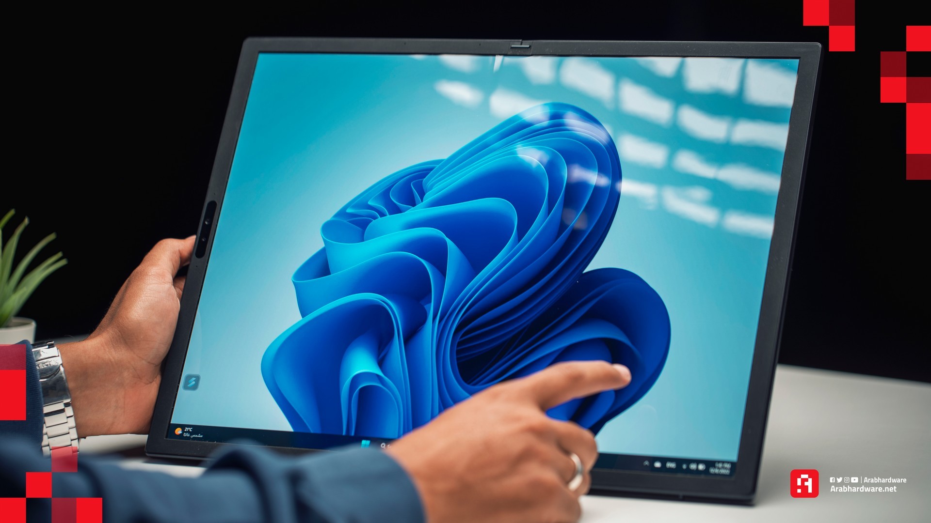استخدام خاصية اللمس في ASUS Zenbook 17 Fold