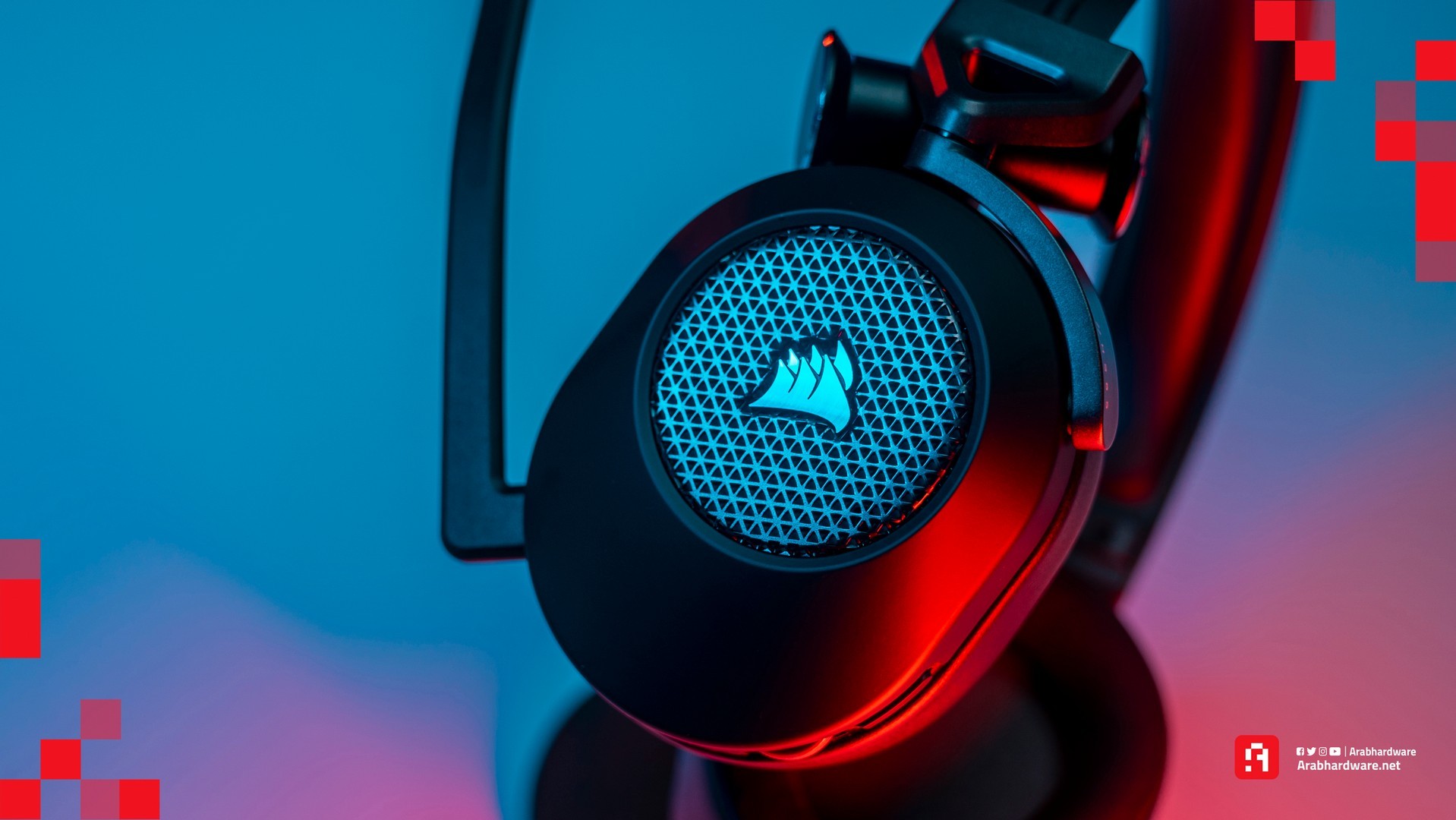 من الجانب الايسر مع المايكروفون Corsair HS65 Wireless سماعة 