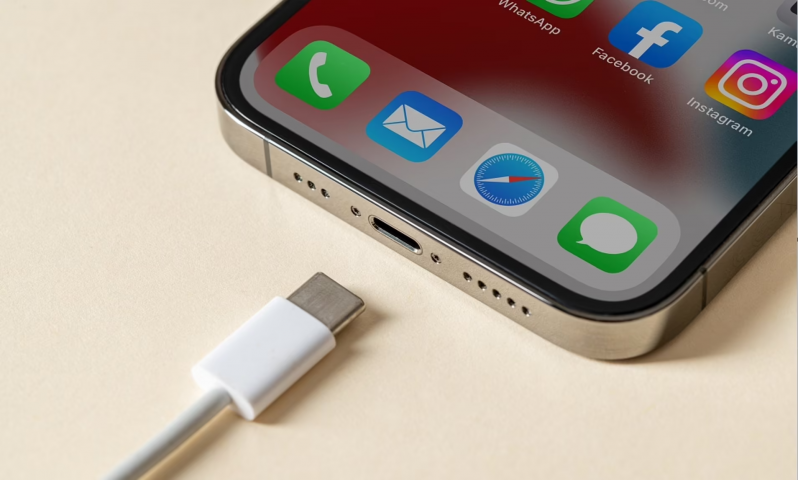 إشاعة: مدخل USB-C في آيفون 15 سيعمل فقط مع كابل الشركة الأصلي