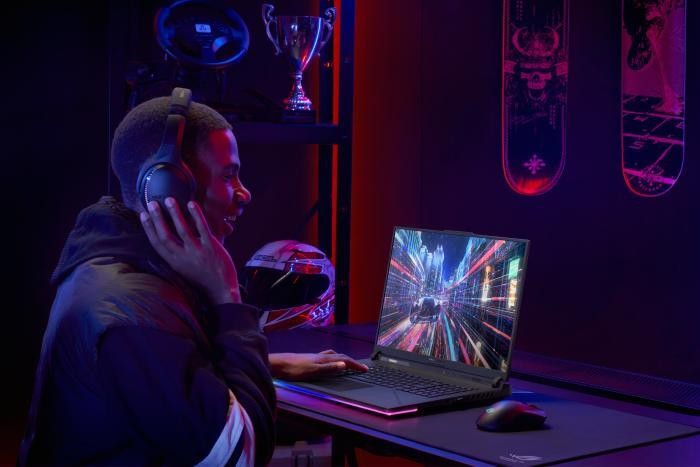 أسوس ريببلك أوف غيمرز تطلق حاسوبها المحمول الجديد ROG Strix SCAR 18