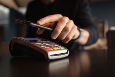 خدمات الدفع اللاتلامسي NFC عبر الهواتف ستكون متاحة قريباً في مصر