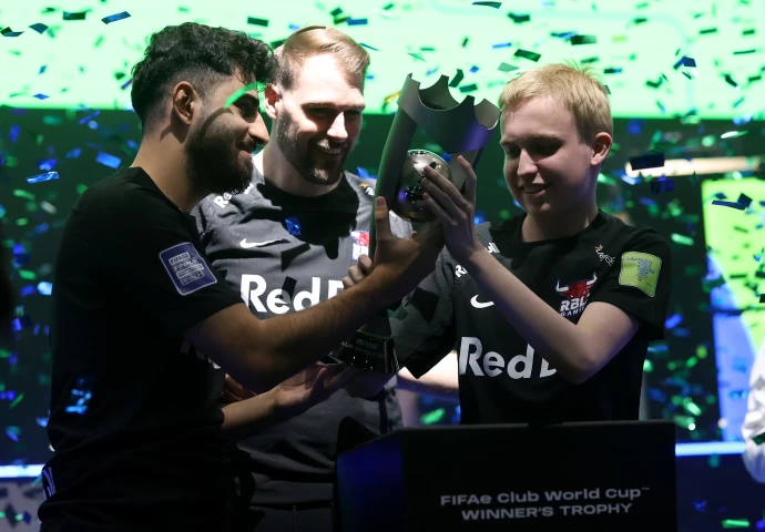 فريق RBLZ Gaming يتوج ببطولة FIFAe Club World Cup بموسم الجيمرز
