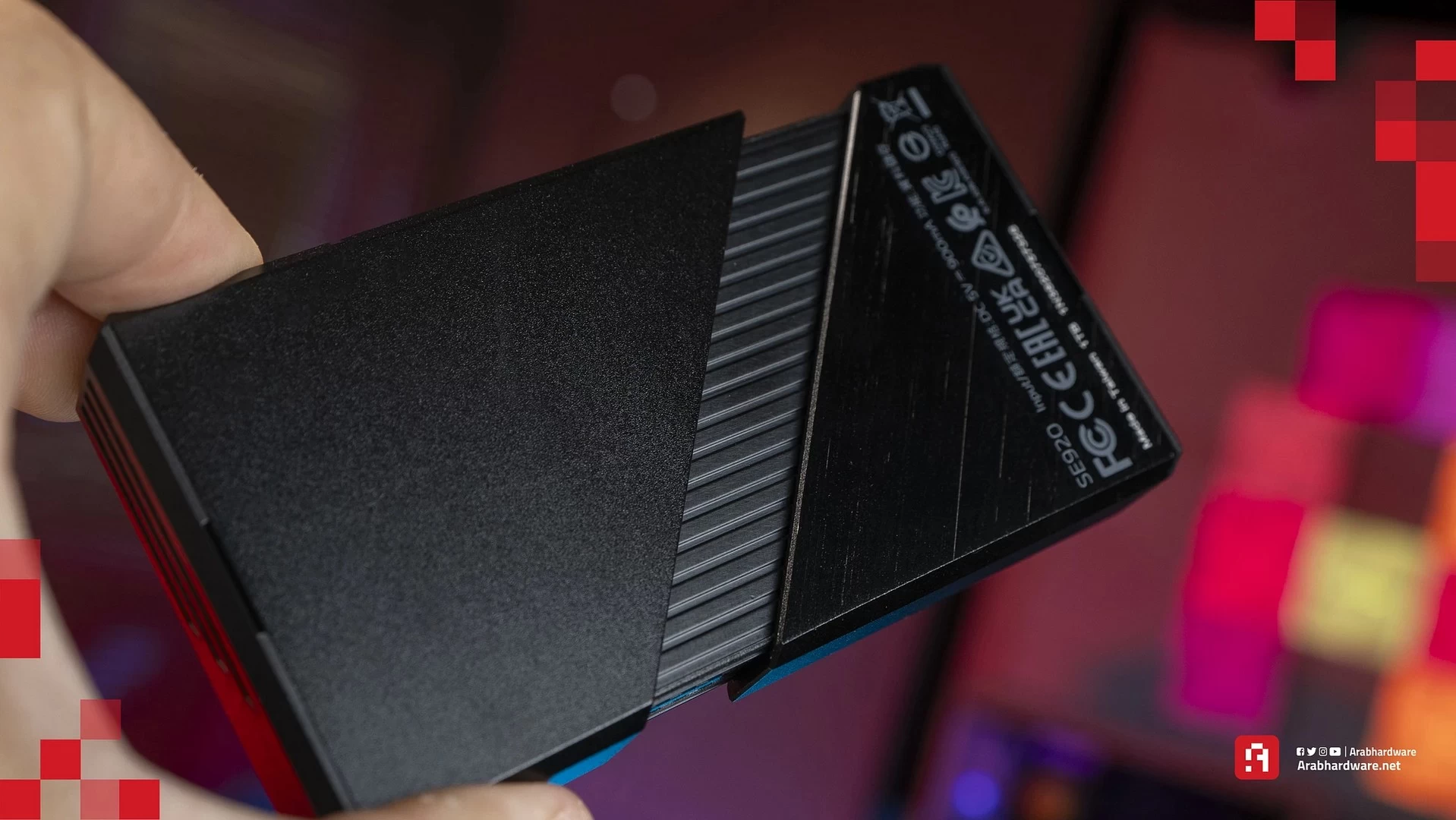 نظرة على وحدة ADATA SE920 USB 4