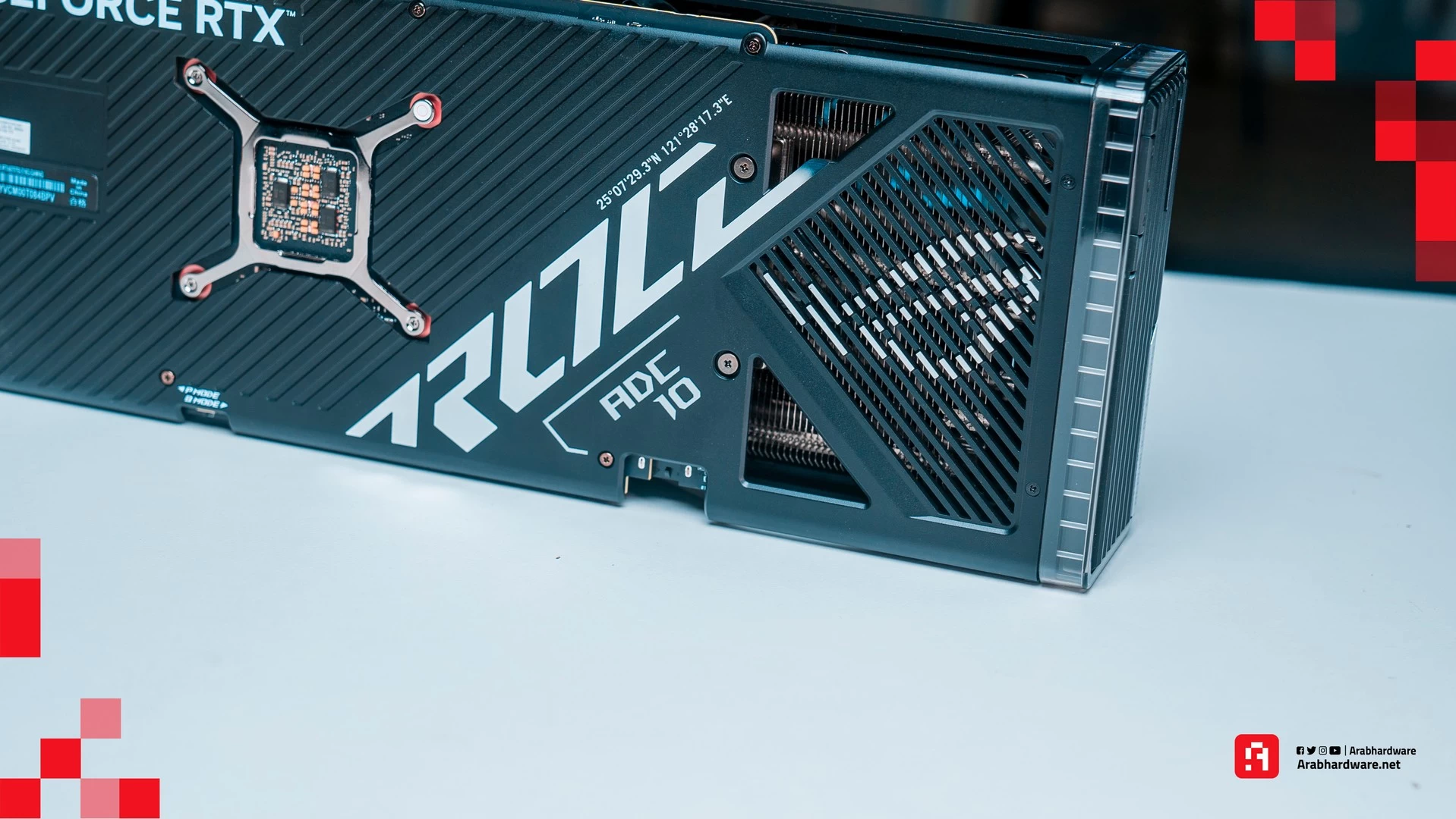 صورة جانبية ل الشاشة NVIDIA GeForce RTX 4070 Ti Super ROG Strix