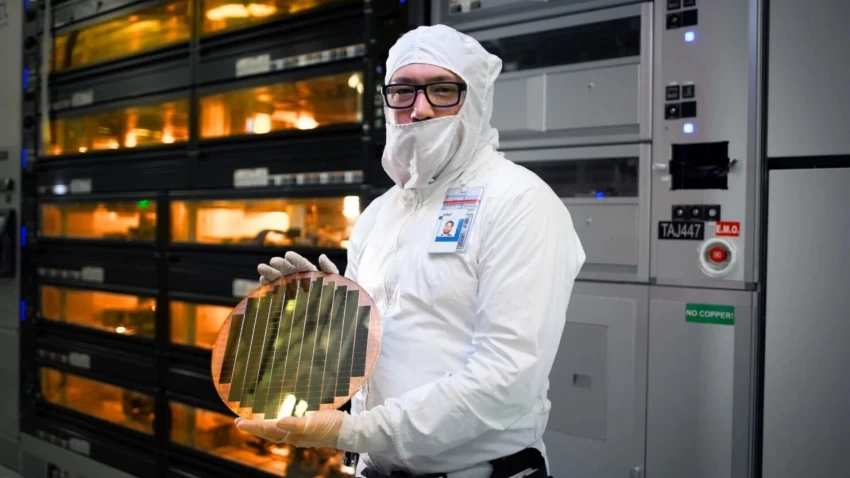 Intel تعلن عن عقدة التصنيع Intel 14A الجديدة الموجهة للذكاء الاصطناعي