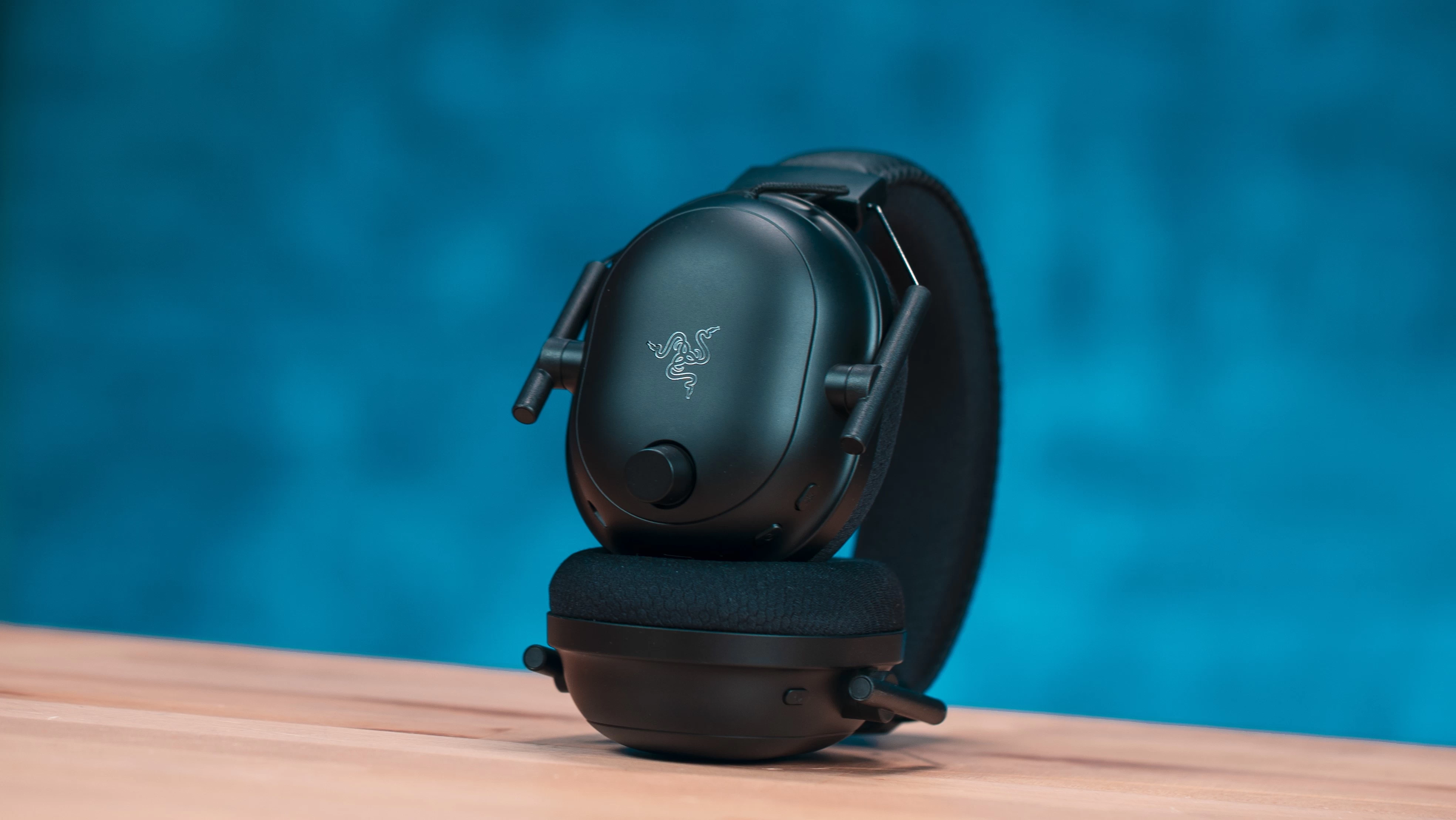 هوية تصميم سماعات Razer Blackshark V2 Pro