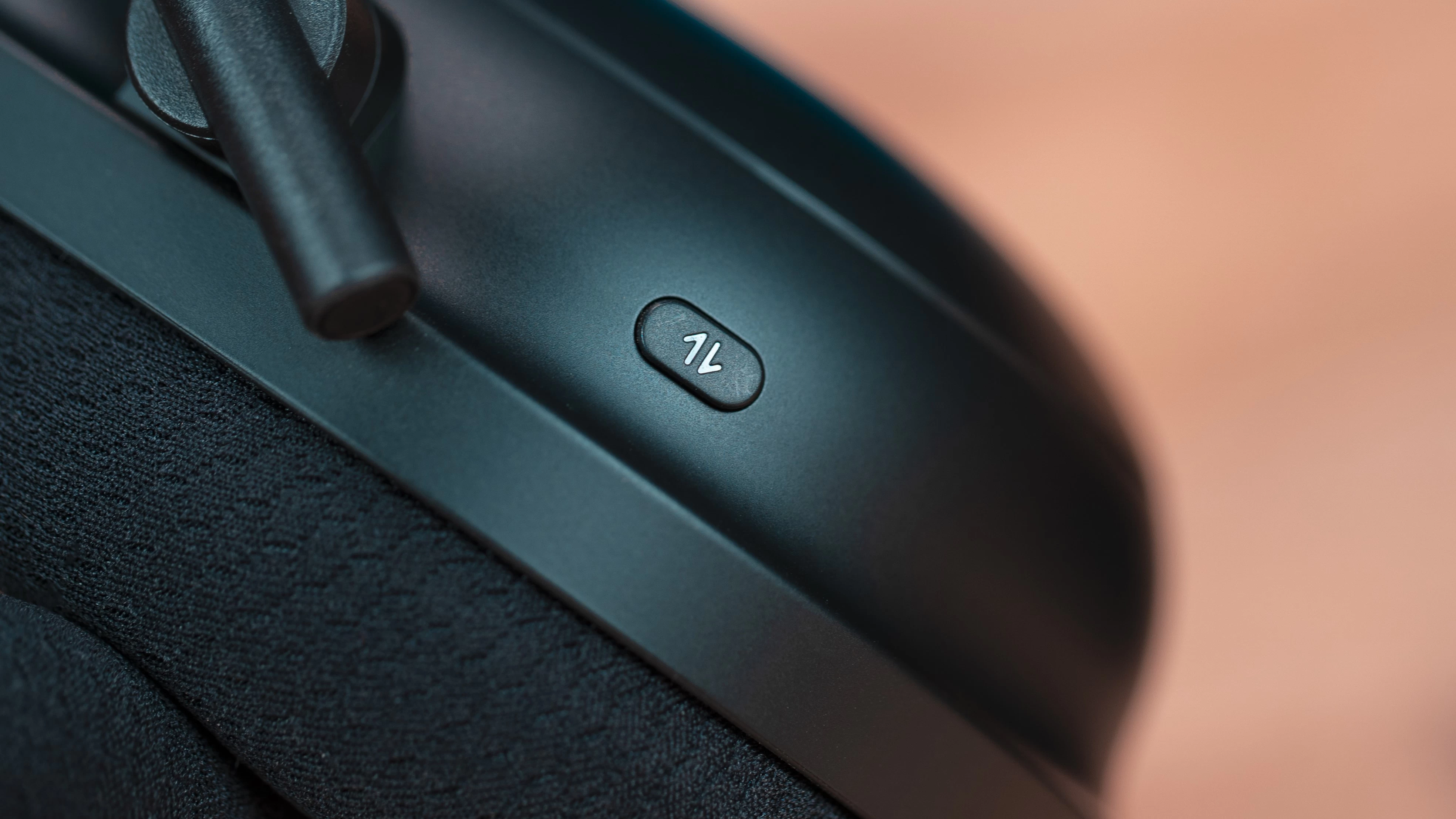 الزر السري في سماعات Razer Blackshark V2 Pro