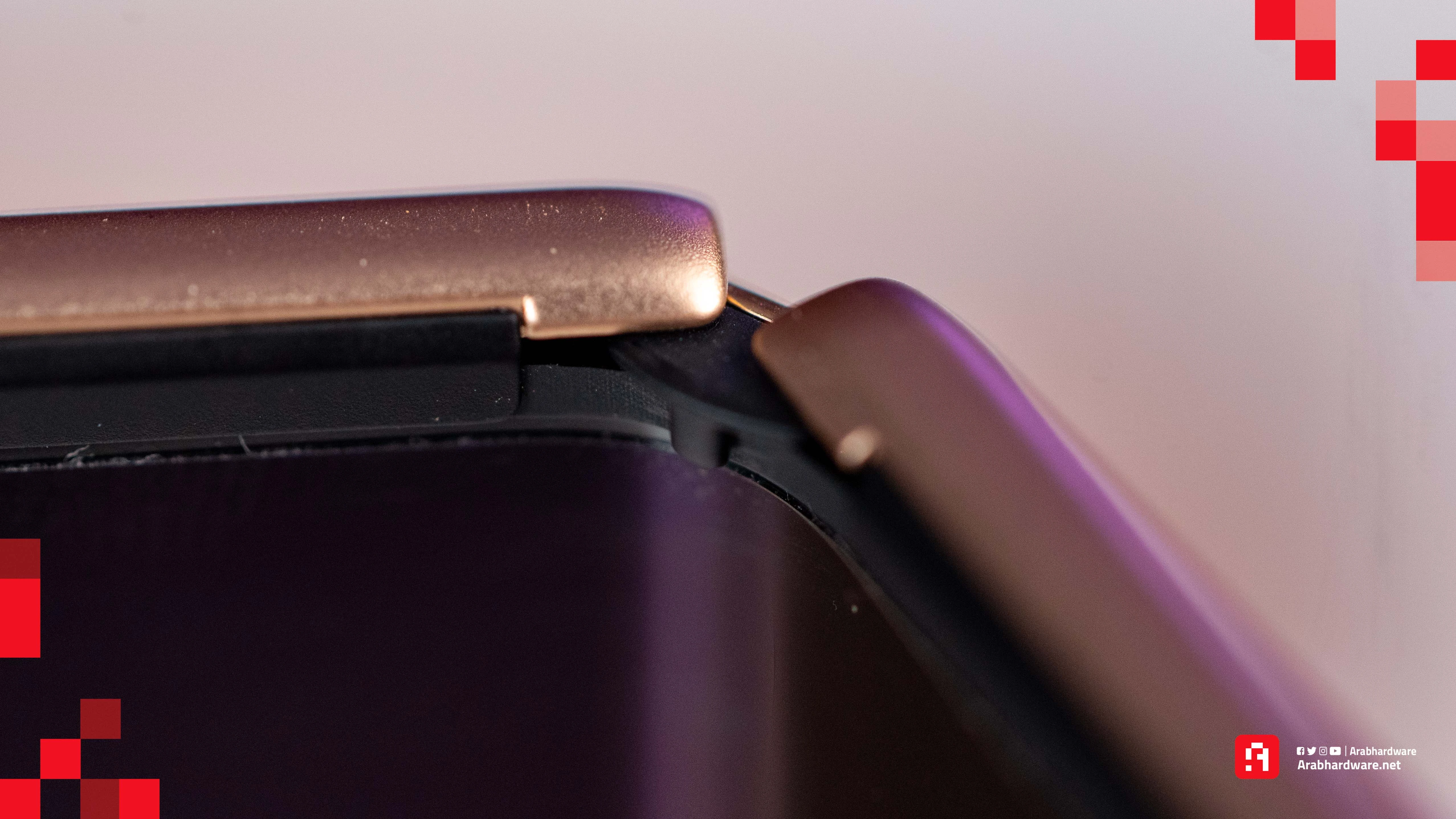 صورة مقربة لآلية الطي في الهاتف صورة مقربة لآلية الطي في الهاتف