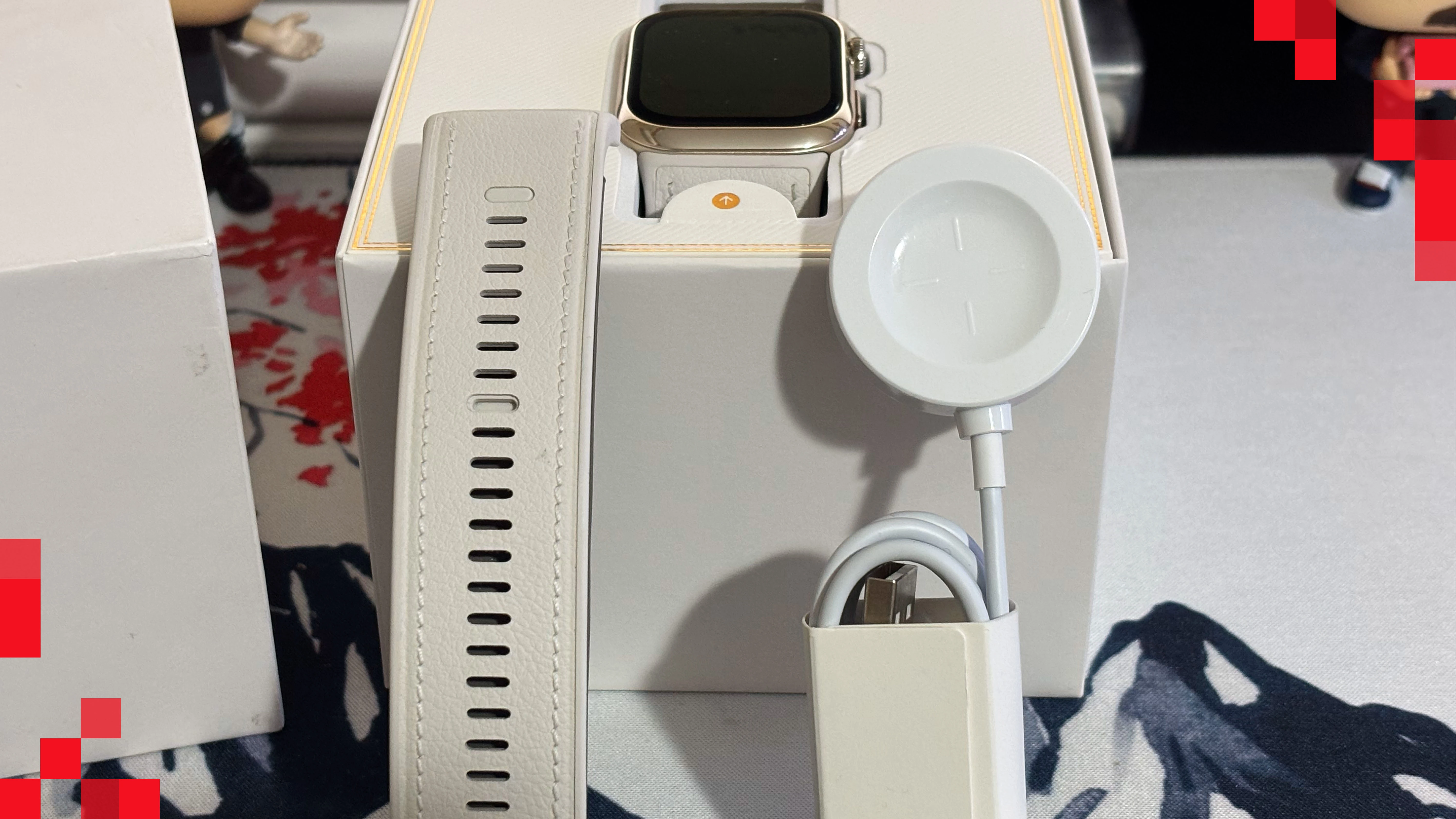 محتويات صندوق ساعة Huawei Watch D2