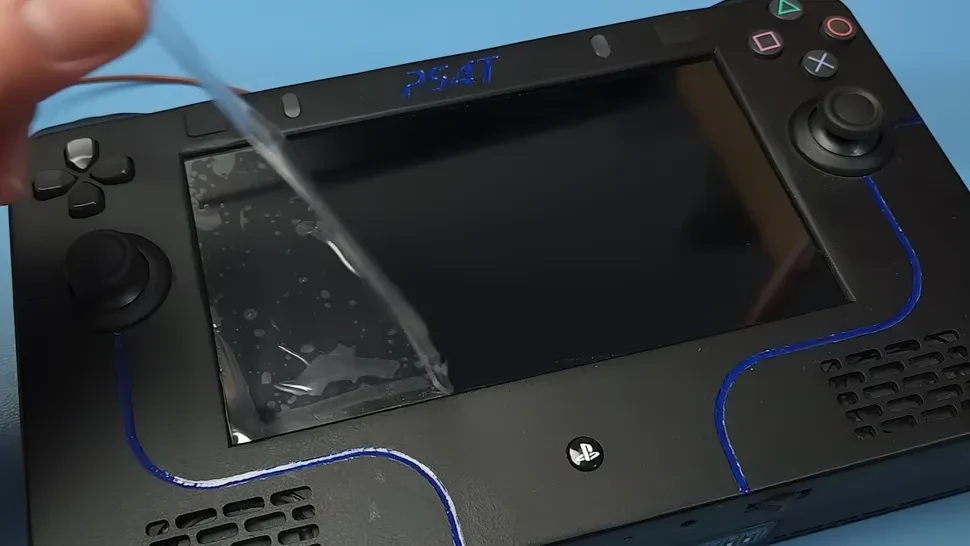 مُعدّل يحول PlayStation 4 Slim إلى كونسول ألعاب محمول!