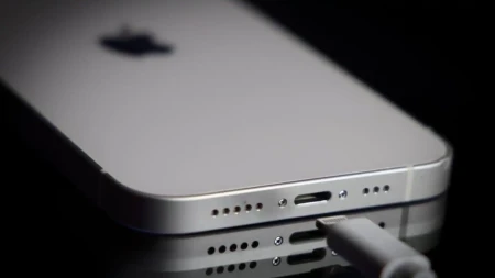 قل وداعًا لشواحن الـ Lightning... هواتف آيفون الجديدة تنتقل للـ USB-C