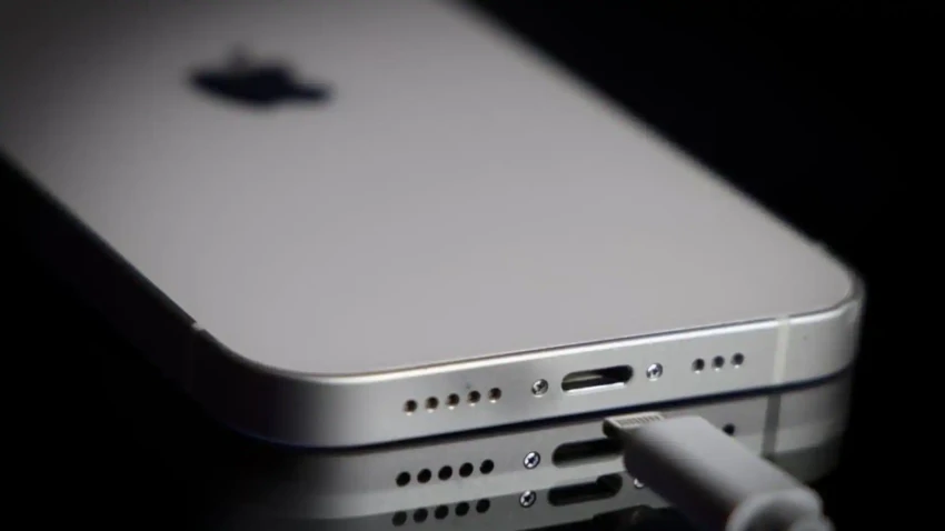 قل وداعًا لشواحن الـ Lightning... هواتف آيفون الجديدة تنتقل للـ USB-C
