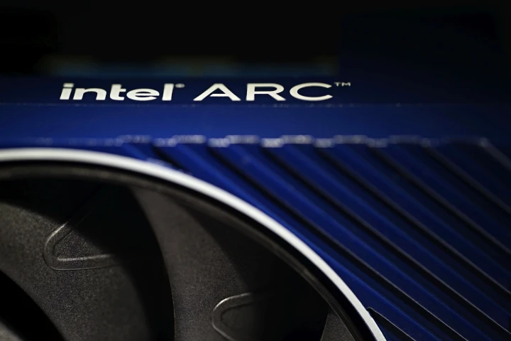 إنتل تثير الجدل: هل يُفاجئنا كارت Arc B770 في معرض Computex؟