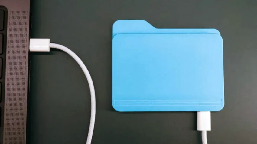 Folder Drive يُخرج أيقونة المجلد من الشاشة إلى الواقع