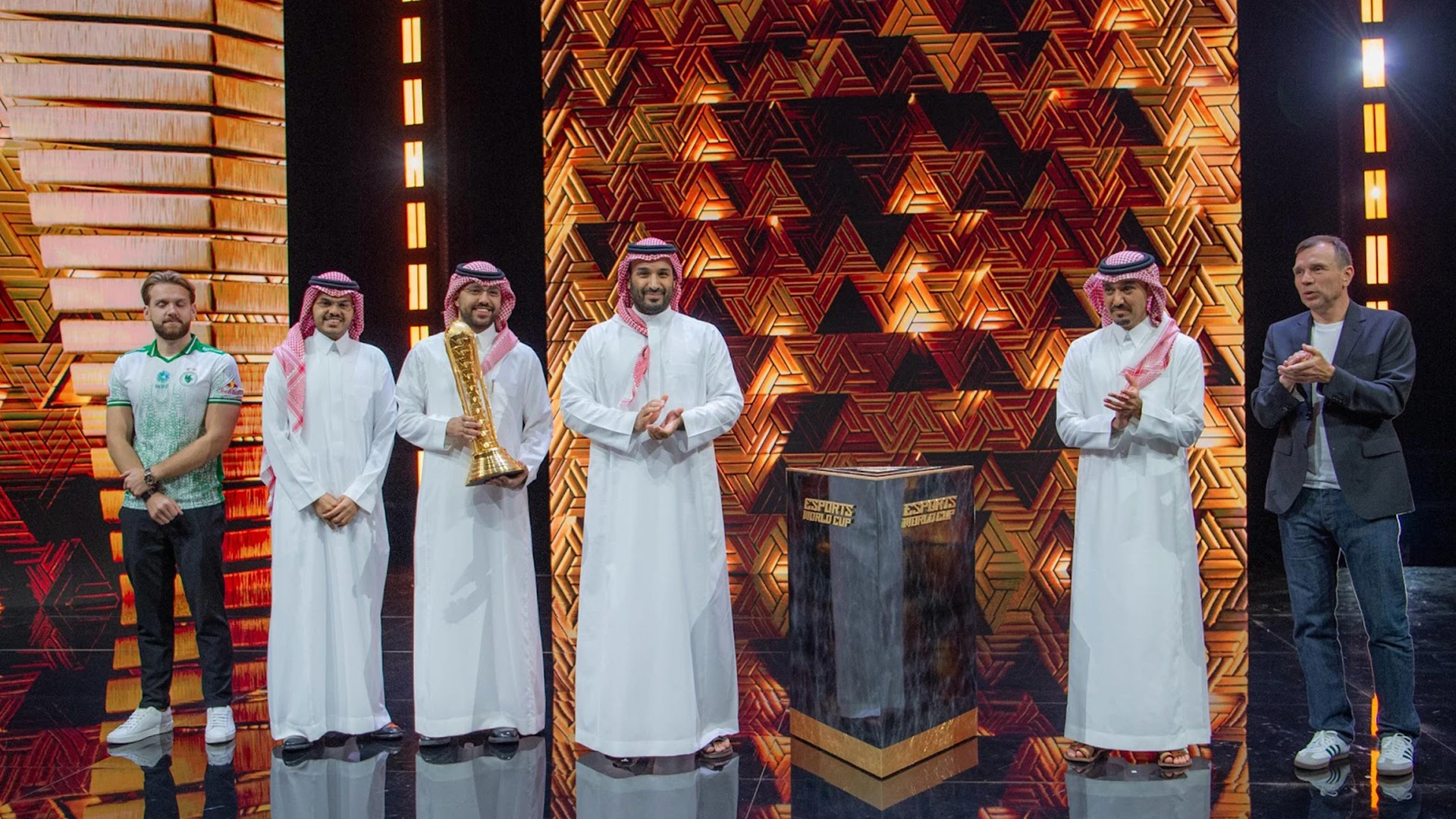 فريق فالكونز كأس العالم للرياضات الإلكترونتية فريق فالكونز كأس العالم للرياضات الإلكترونتية