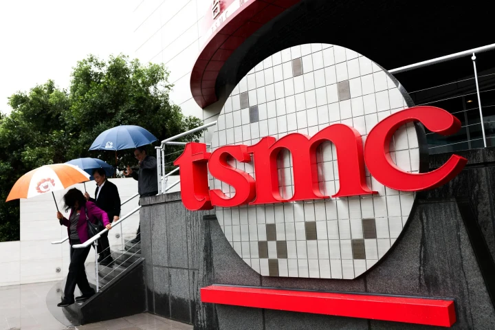 3 موظفين مهديين بـ 30 عامًا من السجن بسبب خيانة TSMC!