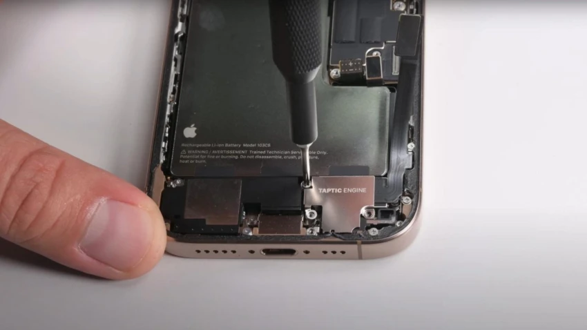 لماذا بطارية iPhone 17 Pro Max هي الأضخم في تاريخ آبل؟