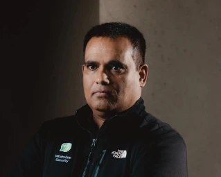 المسؤول الأمني لـ WhatsApp يفضح إنتهاك الشركة لخصوصية المستخدمين!