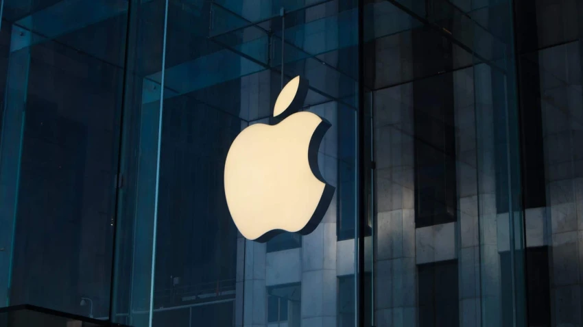رحيل جديد يضرب صفوف آبل: روبي ووكر يغادر بعد أيام من إطلاق iPhone 17