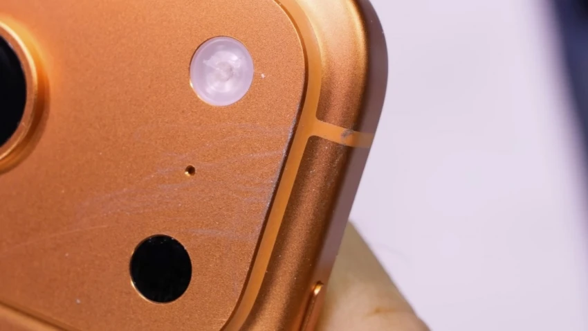 مفاجأة: ظهور خدوش على هواتف iPhone 17 Pro بعد أيام قليلة من الطرح!