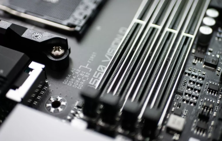 AMD تقدم براءة اختراع ثورية قد تغير مفهومنا لسرعات ذواكر DDR5 تمامًا!