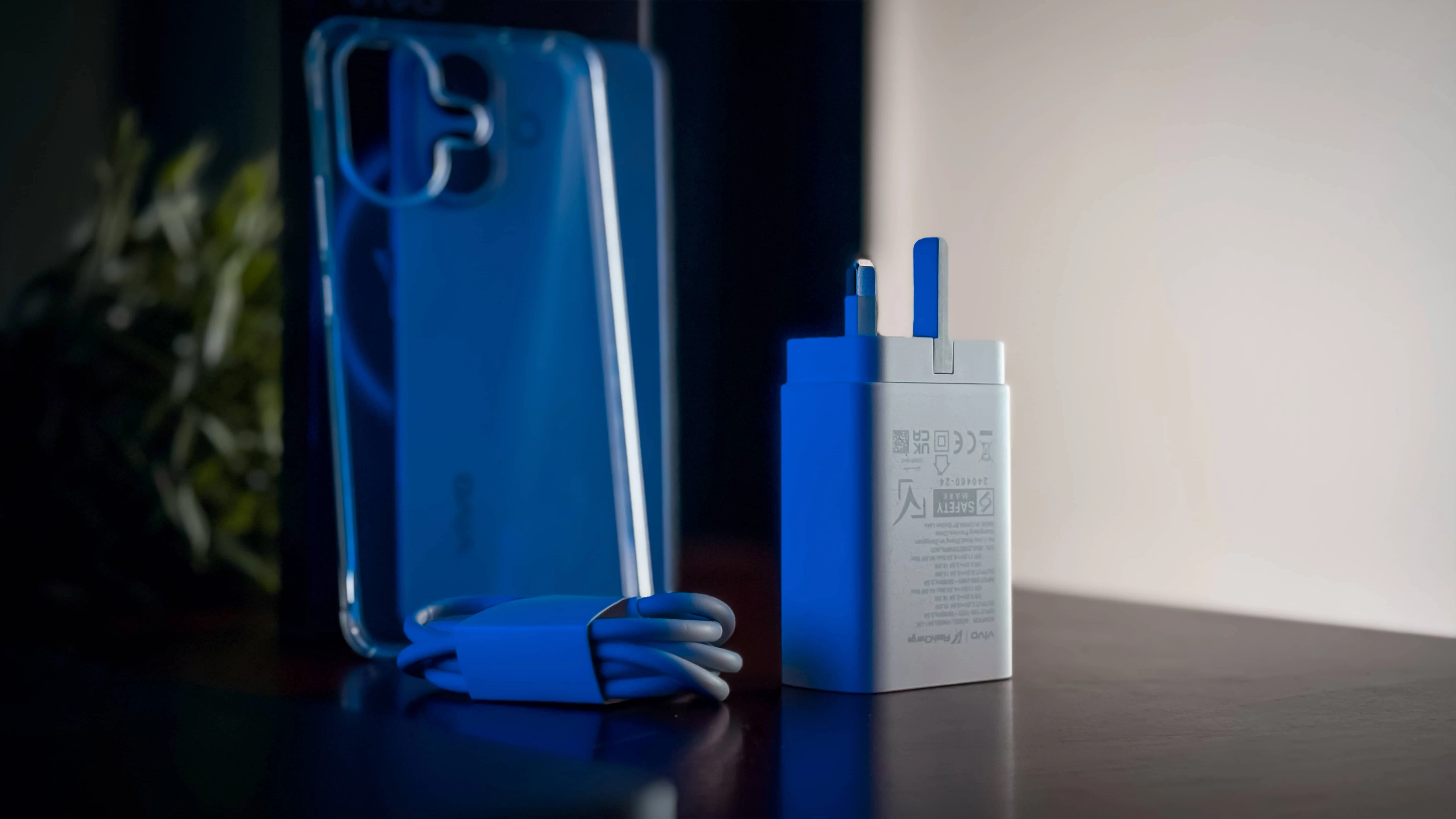 محتويات صندوق هاتف vivo V60 Lite محتويات صندوق هاتف vivo V60 Lite