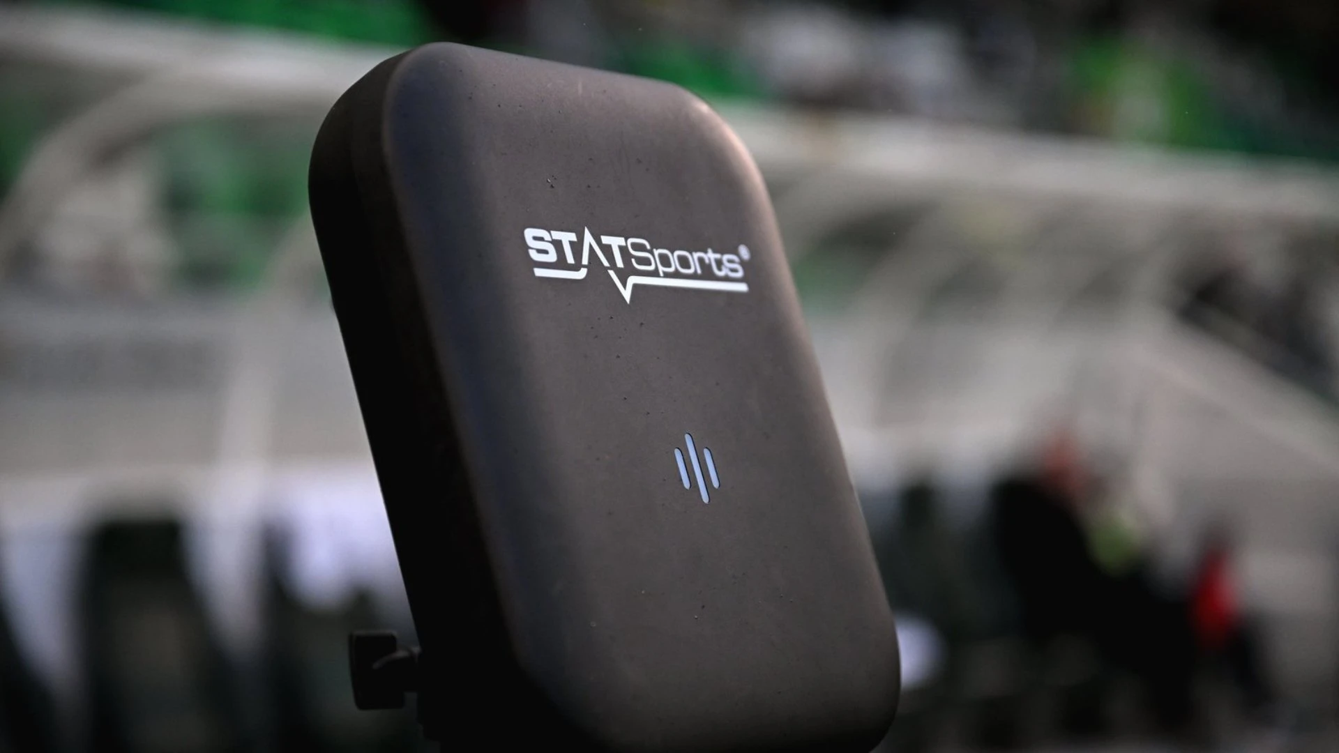 جهاز تتبع وتحليل الأداء الرياضي للاعبين من STATSports