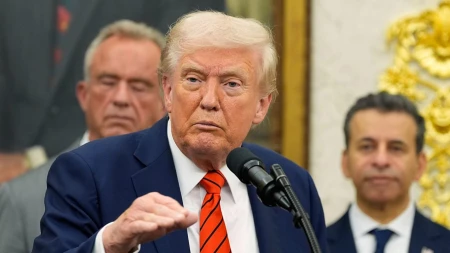 عندما يغضب ترامب: فرض رسوم جمركية 100⁒ على الصين!