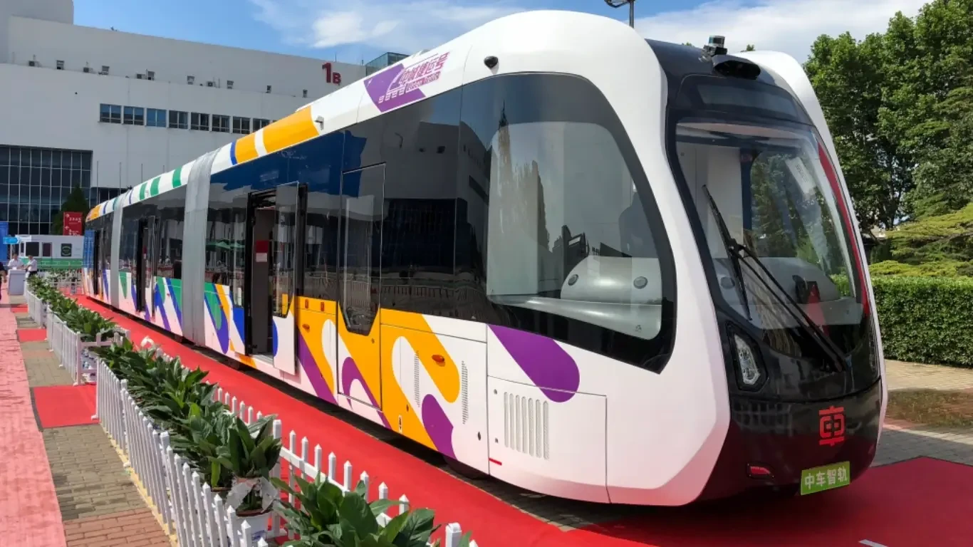 مؤتمر GITEX 25: دبي تكشف عن الترام الذكي بلا قضبان حديدية! 