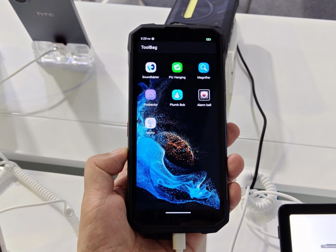 HTC تعود للساحة التقنية من جديد في معرض GITEX 25 وتدخل دائرة المنافسة